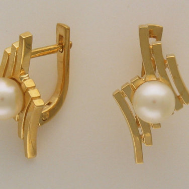 Серьги с жемчугом из желтого золота Серьги с жемчугом из желтого золота