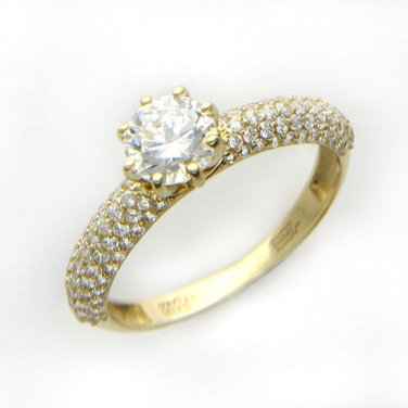 Кольцо с фианитом из желтого золота Кольцо с фианитом из желтого золота